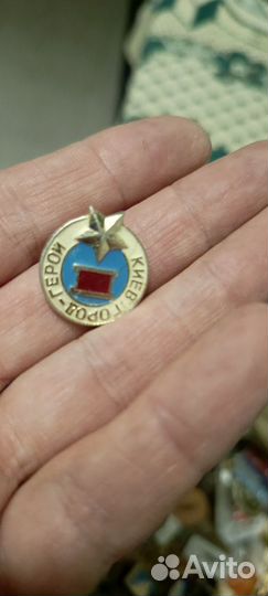 Продам значки
