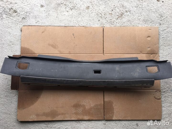 Обшивка багажника Volkswagen Phaeton (1831)