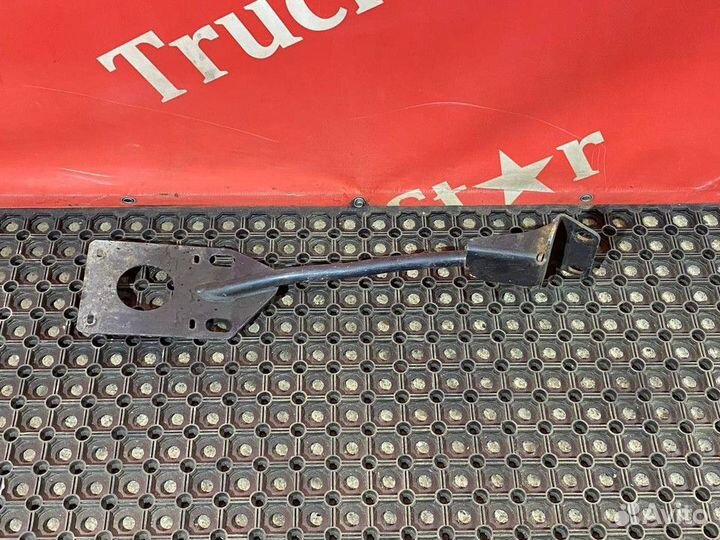 Кронштейн крыла переднего левого