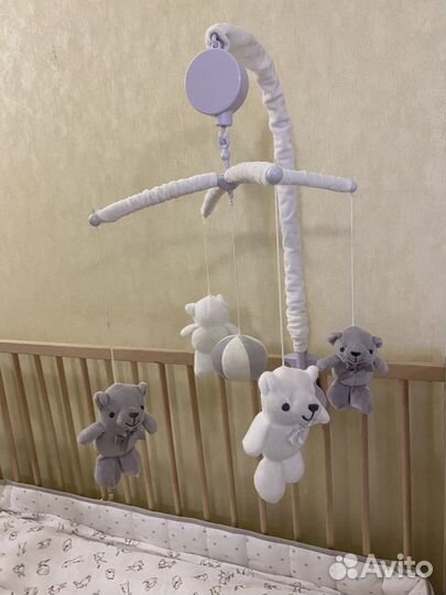 Музыкальный мобиль на кроватку