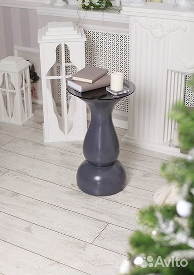 Столик книжный декоративный