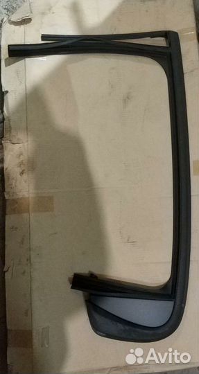 Уплотнитель стекла задней левой двери Peugeot