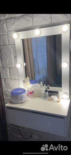 Гримерное зеркало со столом