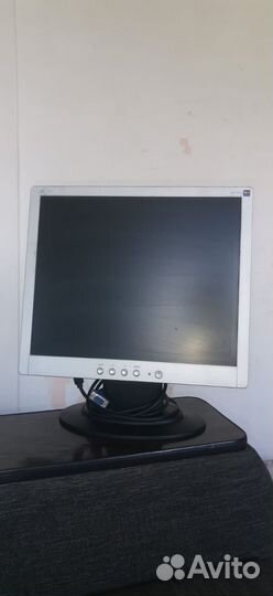 Монитор 43см