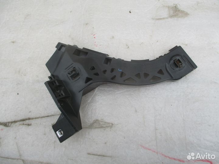 Кронштейн переднего бампера правый Mazda Mazda3