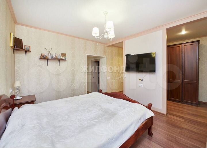 Коттедж 281,8 м² на участке 10 сот.