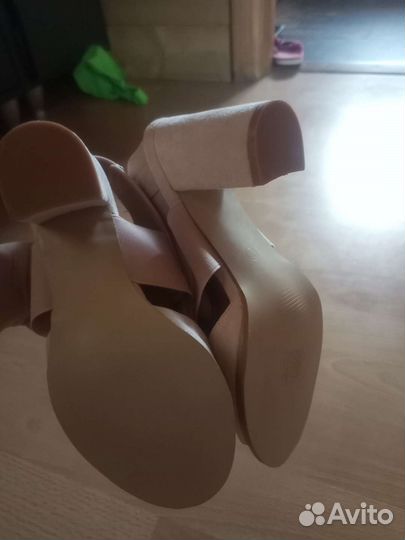 Босоножки женские 39 размер новые