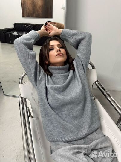 Свитер серый с горлом