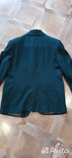 Продам зеленый пиджак на мальчика 9 школа