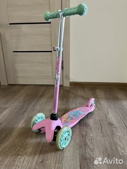 Самокат трехколесный