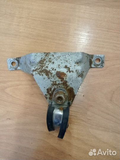 Кронштейн осушителя кондиционера (трубок)