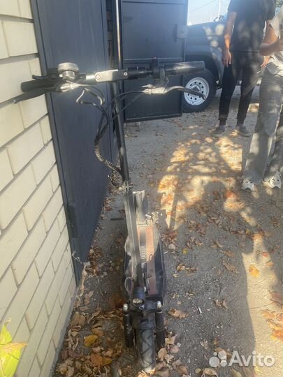 Продаю электро самокат Kugoo m4