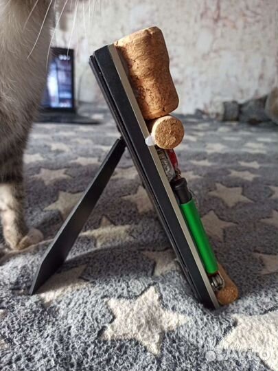 Картина ручной работы из пробок и крышек