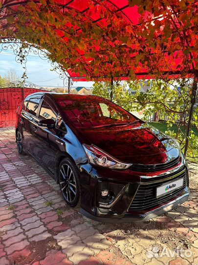 Toyota Prius Alpha 1.8 AT, 2016, 123 000 км