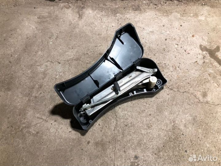 Домкрат Audi A8 D3 6.0W12BTH 2005