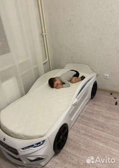 Кровать машина с фарами