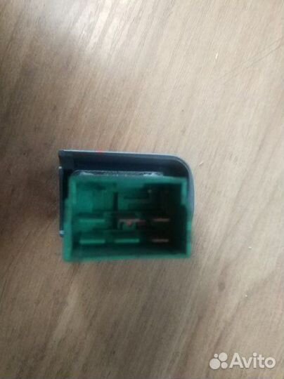 Кнопка аварийки Nissan Atlas