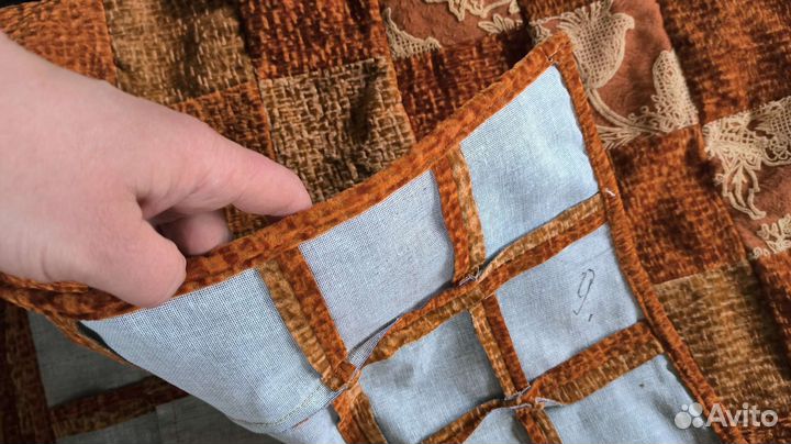Два покрывала и отрез ткани