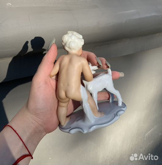 Статуэтка Мальчик с ягненком