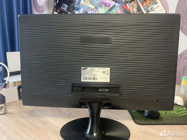 Монитор Samsung S22D300NY