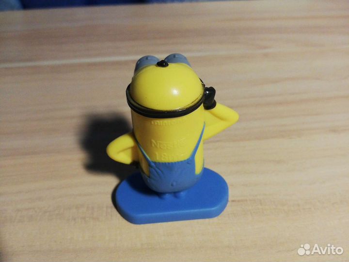 Игрушка из несквика Миньон танцовщик