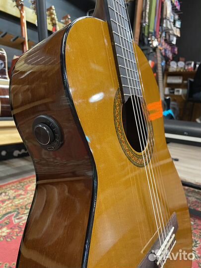 Гитара Yamaha C40 с трансакустическим блоком