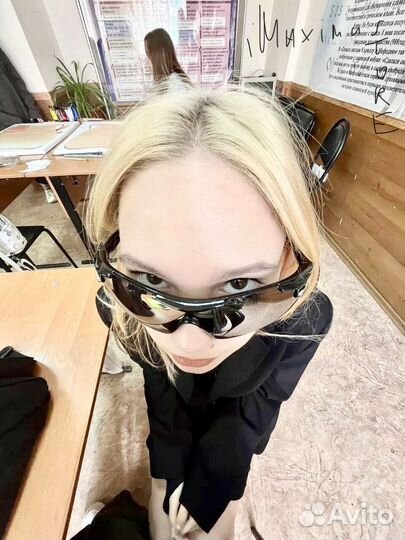 Спортивные очки с серебристыми линзами