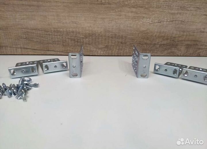 Уши Cisco для 1900, 2900, 3500 Series