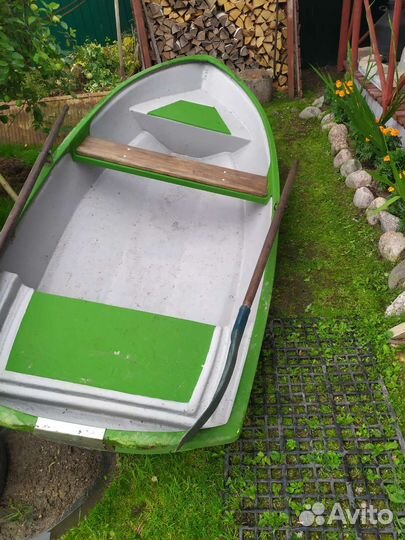 Пластиковая лодка