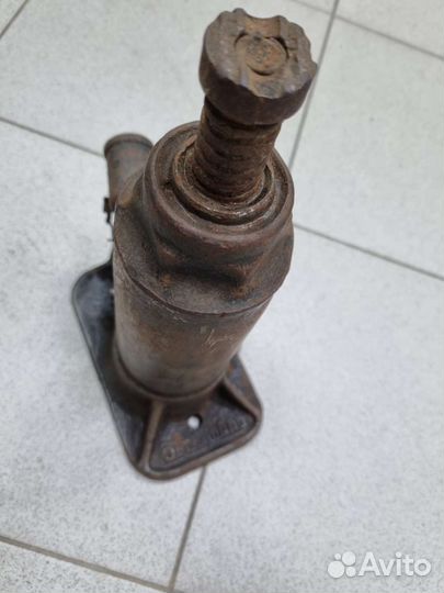 Домкрат на 5 тонн