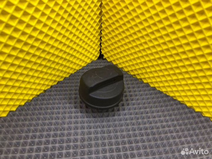 Крышка бака Audi A6 C5 avant 2.5TDI AKE 2000