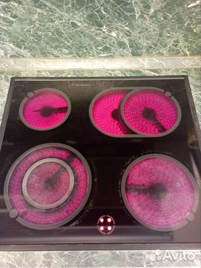 Зависимые духовой шкаф и варочная поверхность