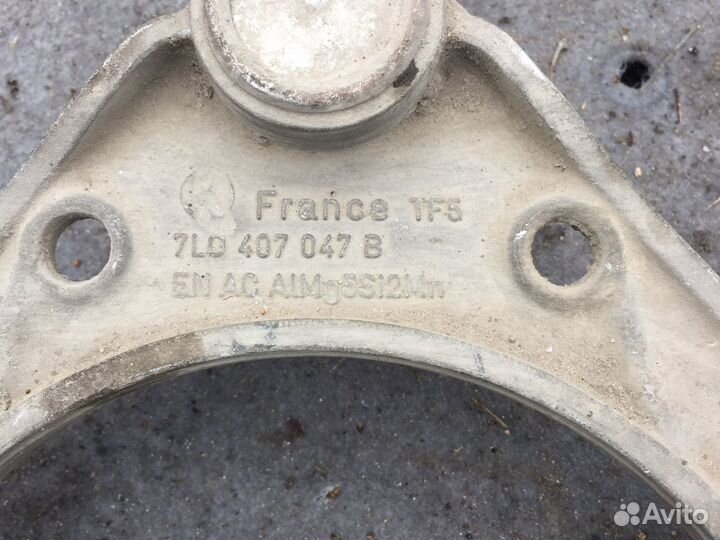 Рычаг передней подвески верхний Audi Q-7