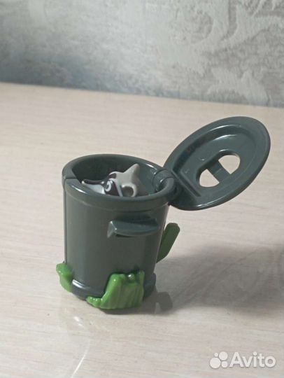 Коллекционная игрушка из кендера.Енот в мусоре