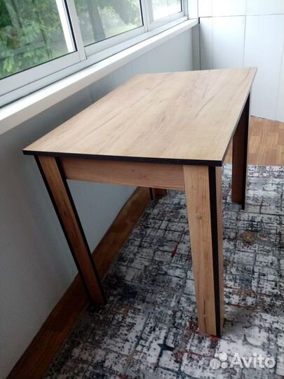 Продается стол