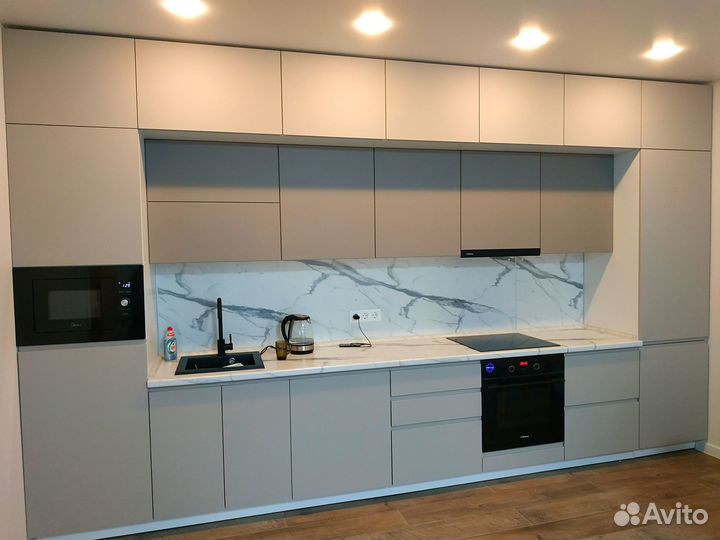 Кухонный гарнитур. Техника в подарок