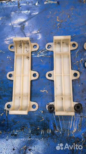 Направляющая бампера Audi 80 893807477D 893807477