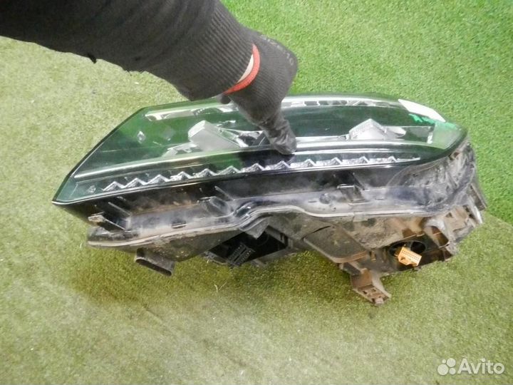 Фара левая Volkswagen Tiguan