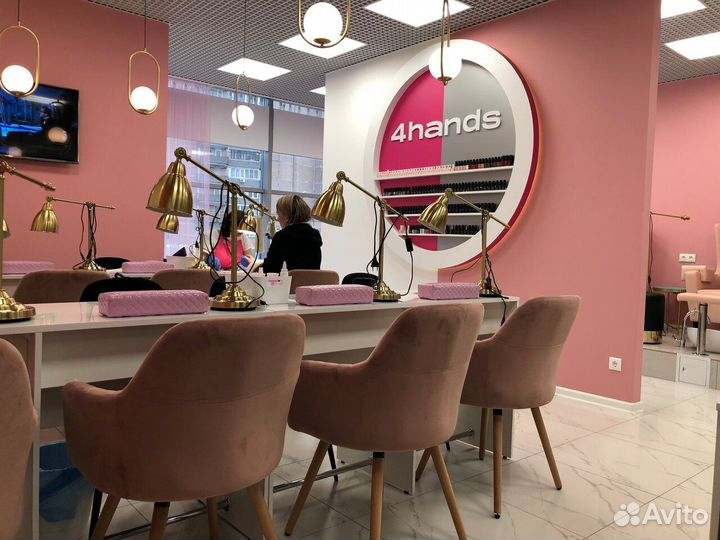 Администратор в студию маникюра