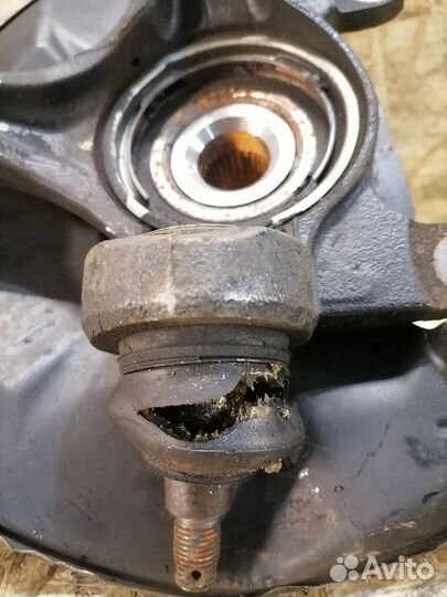 Ступица передняя левая Honda Accord 8