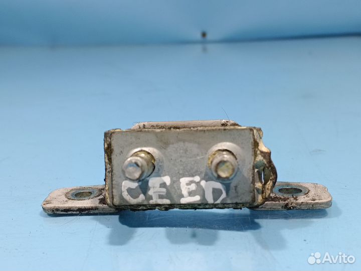 Петля крышки багажника для Kia Ceed 2007-2012