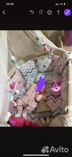 Детская кроватка с маятником