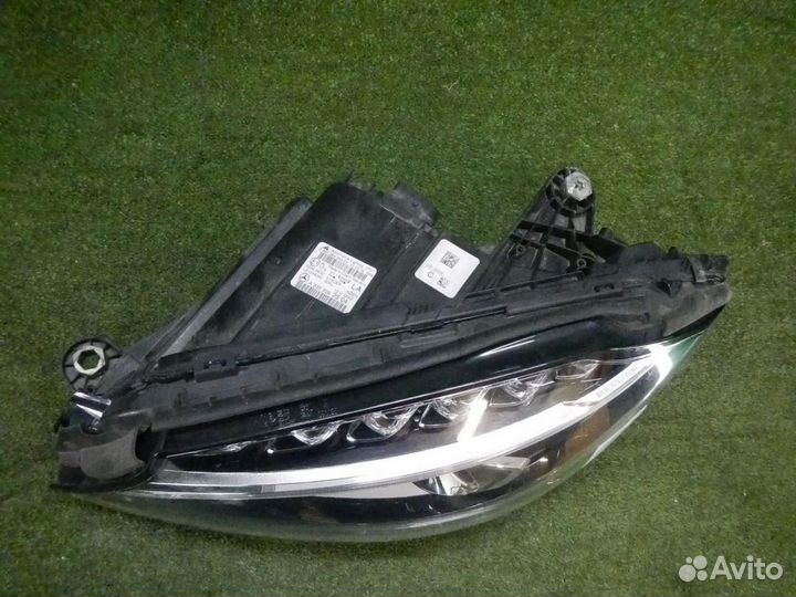 Фара левая Mercedes-Benz C-Class