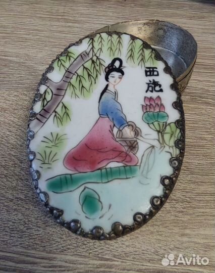 Шкатулка, табакерка