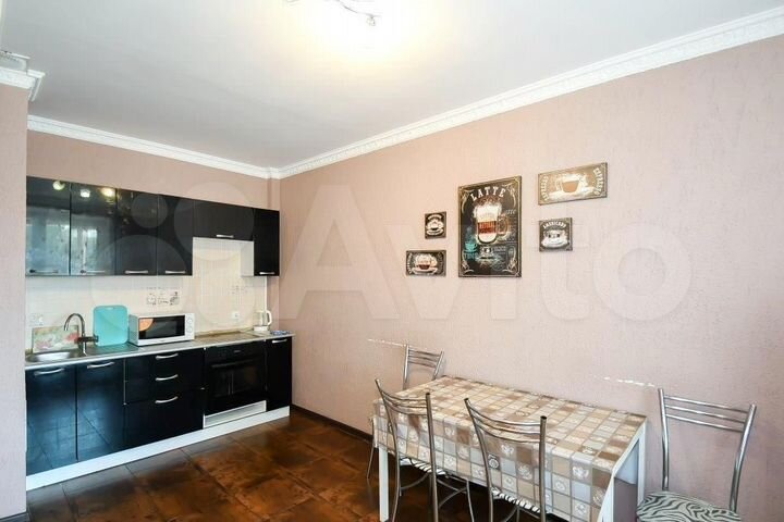 2-к. квартира, 80 м², 2/10 эт.