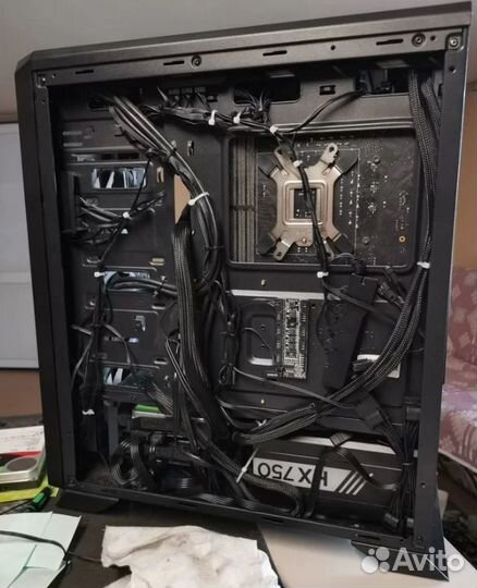 Блок питания Corsair HX750 Platinum 80+ (750 Вт)