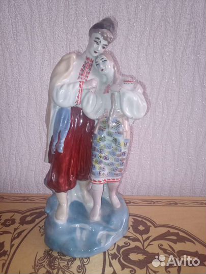 Статуэтка казак с казачкой