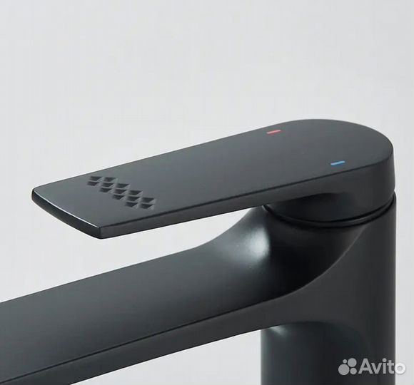 Смеситель черный высокий для накладных раковин