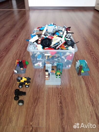 Около 9 наборов Lego, Hasbro. Чистые. Собираются