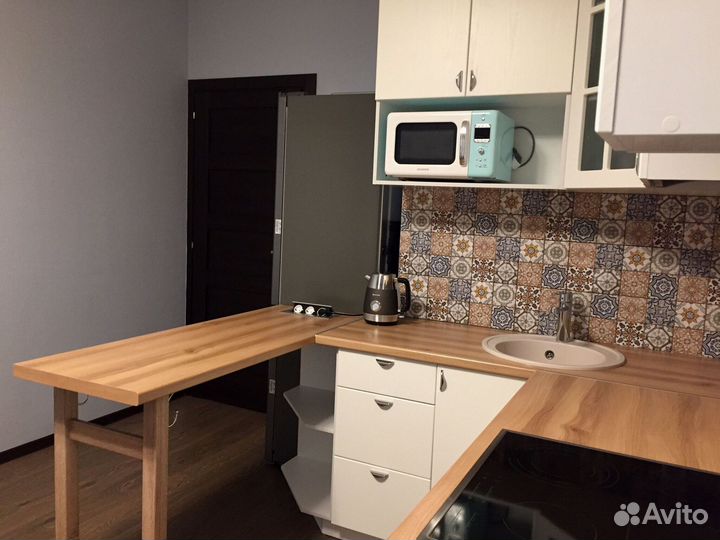 Стильная кухня с барной стойкой в наличии и на заказ